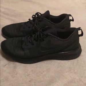 NIKE ODYSSEY REACT SIZE 11 *WORN ONCE* All black